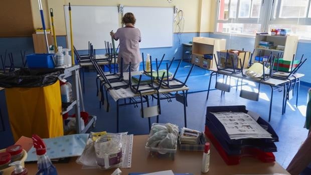 Se cumple un año del cierre de colegios en Madrid: el día que Ayuso se adelantó a Illa