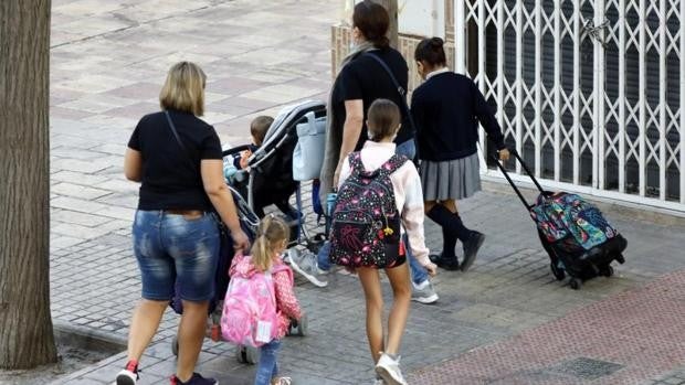 El Ayuntamiento de Alicante financia clases de refuerzo a escolares afectados por la crisis del coronavirus