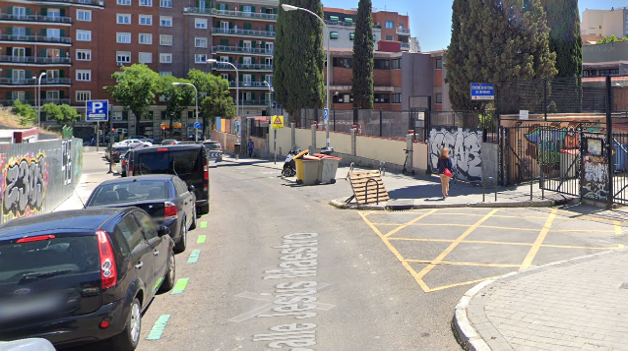 Vista de la calle de Jesús Maestro, con el colegio Asunción Rincón al final de la misma