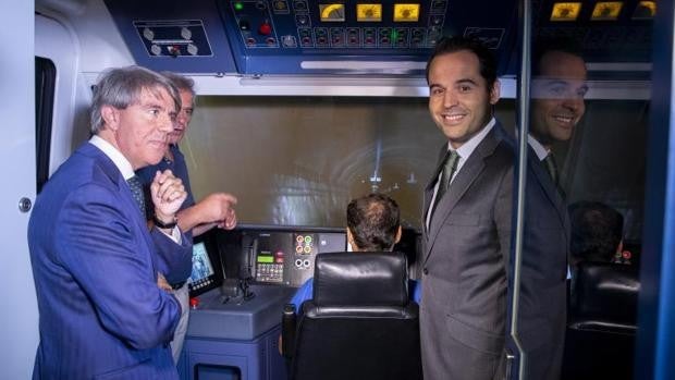 Ayuso destituye a todos los consejeros de Ciudadanos y el Gobierno de Madrid es solo del PP