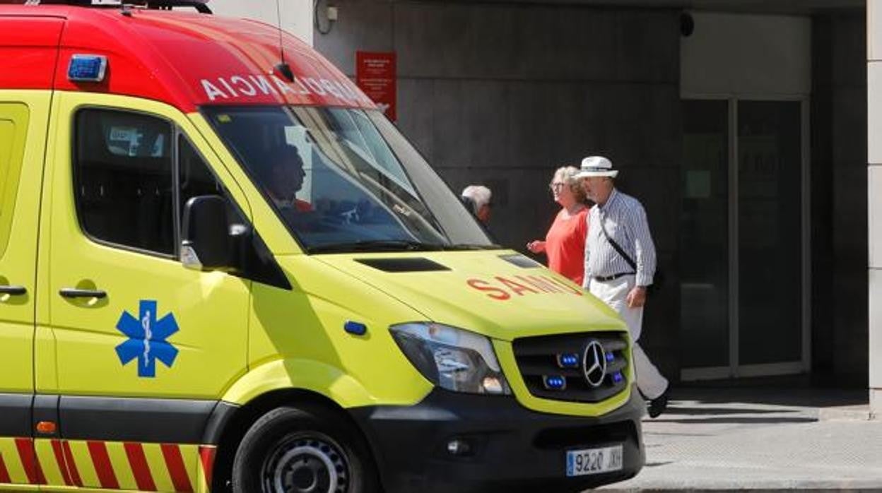 Imagen de archivo de una ambulancia del SAMU en Valencia