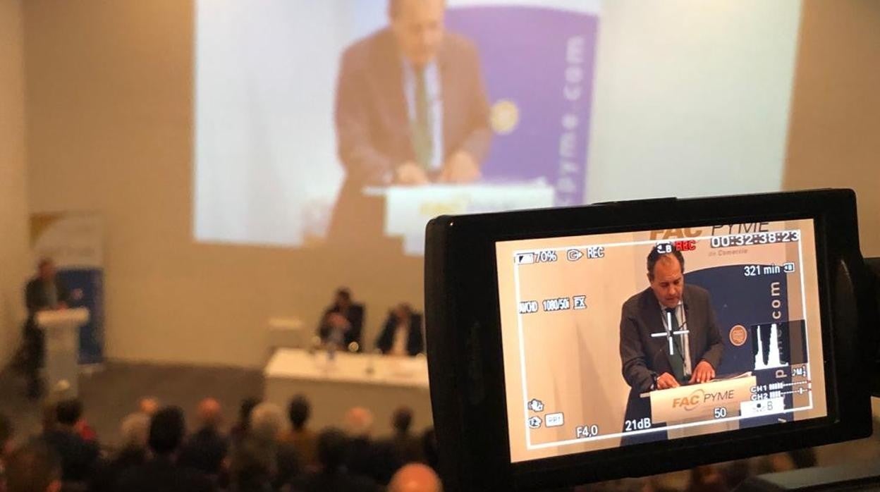 Carlos Baño, durante su intervención en la asamblea de FACPYME, en el Auditorio ADDA de la Diputación de Alicante, este jueves