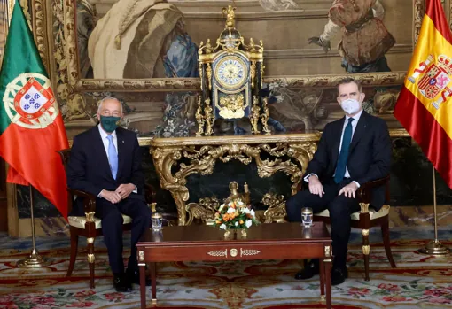 Don Felipe y Marcelo Rebelo de Sousa, durante el encuentro mantenido este viernes en el Palacio Real