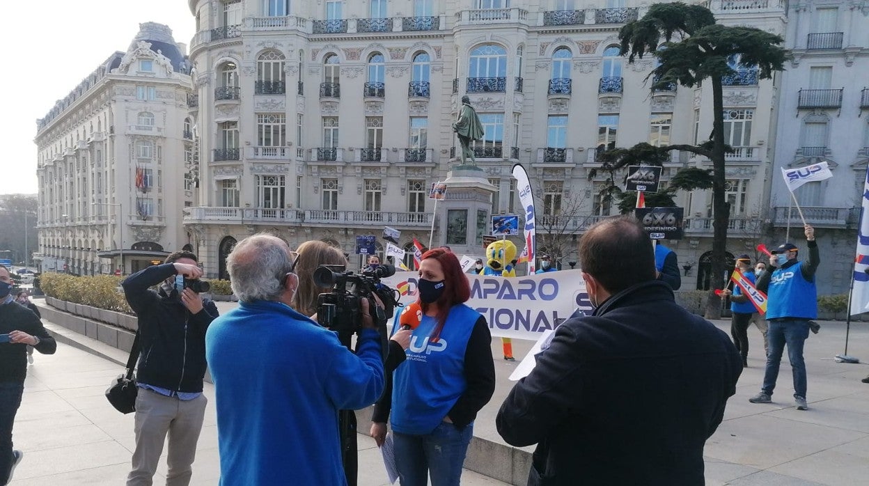 Mónica Gracia, secretaria general del SUP, a las puertas del Congreso