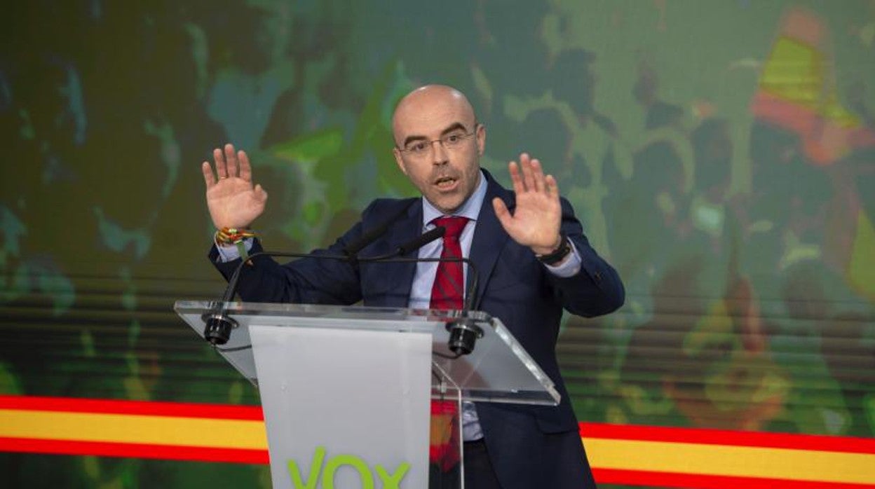 El portavoz de Vox, Jorge Buxadé, esta mañana en la rueda de prensa celebrada en la sede del partido en Madrid