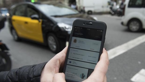 Uber regresa a Barcelona y pone a los taxistas en pie de guerra