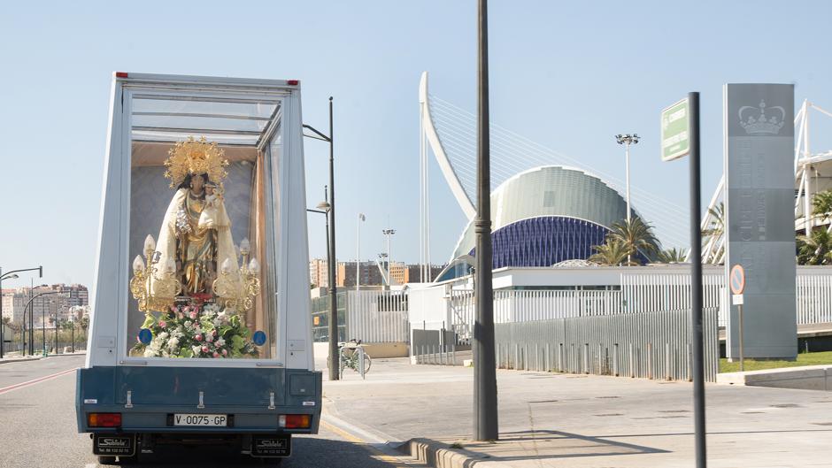 Desagravio a la Virgen en todas las iglesias de Valencia tras los comentarios de un dirigente de Compromís