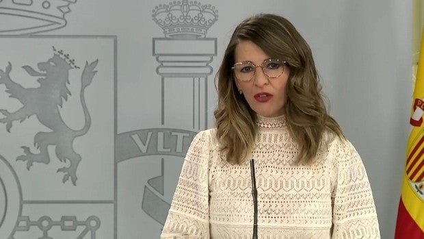 Sánchez sitúa a Yolanda Díaz como vicepresidenta tercera y mantendrá su cartera en el Ministerio de Trabajo