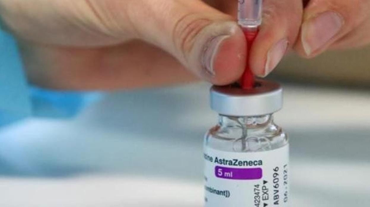 Castilla y León no registra ningún caso en «alerta» por la vacuna de AstraZeneca