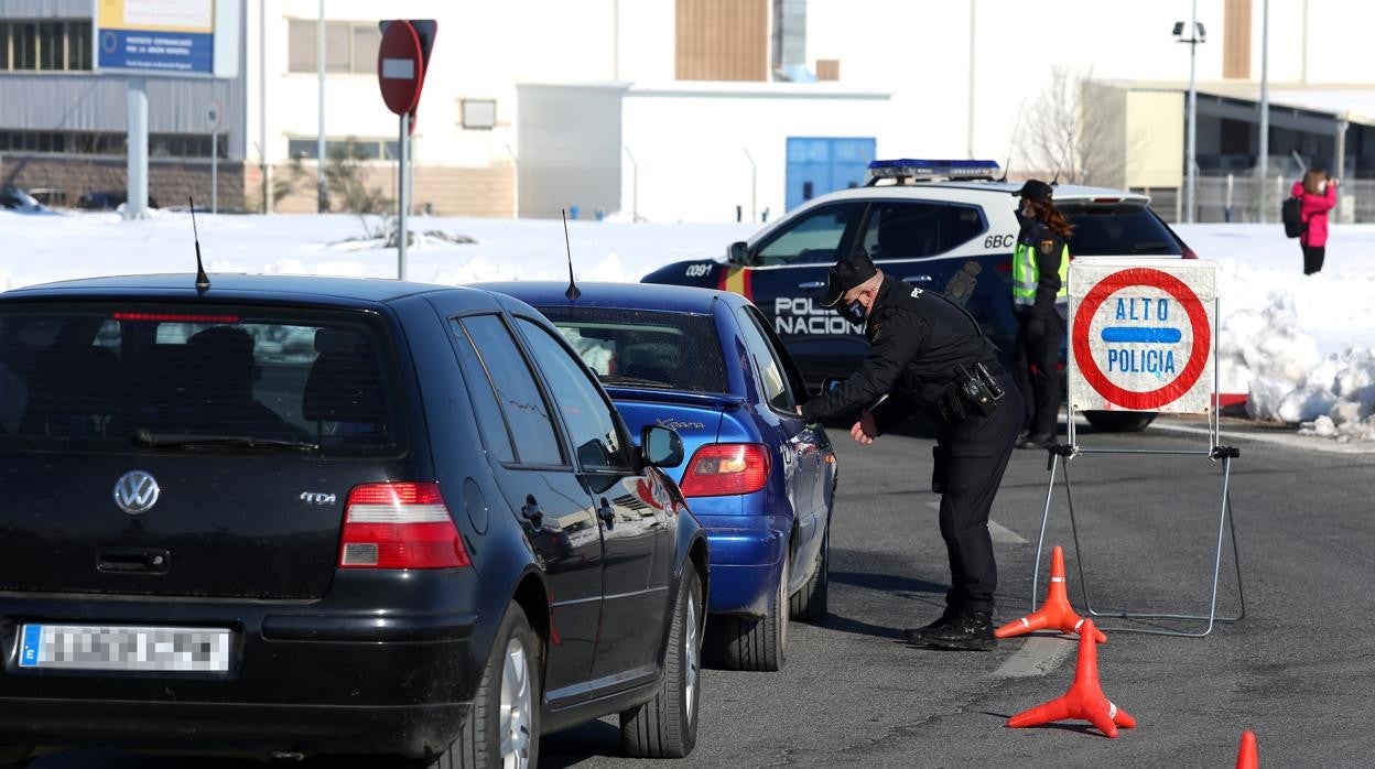 Control policial a la entrada de Toledo