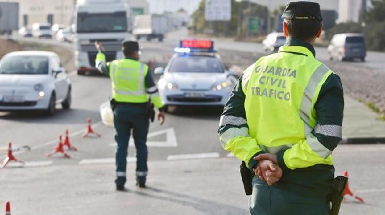 Imagen de un control de tráfico de Guardia Civil.