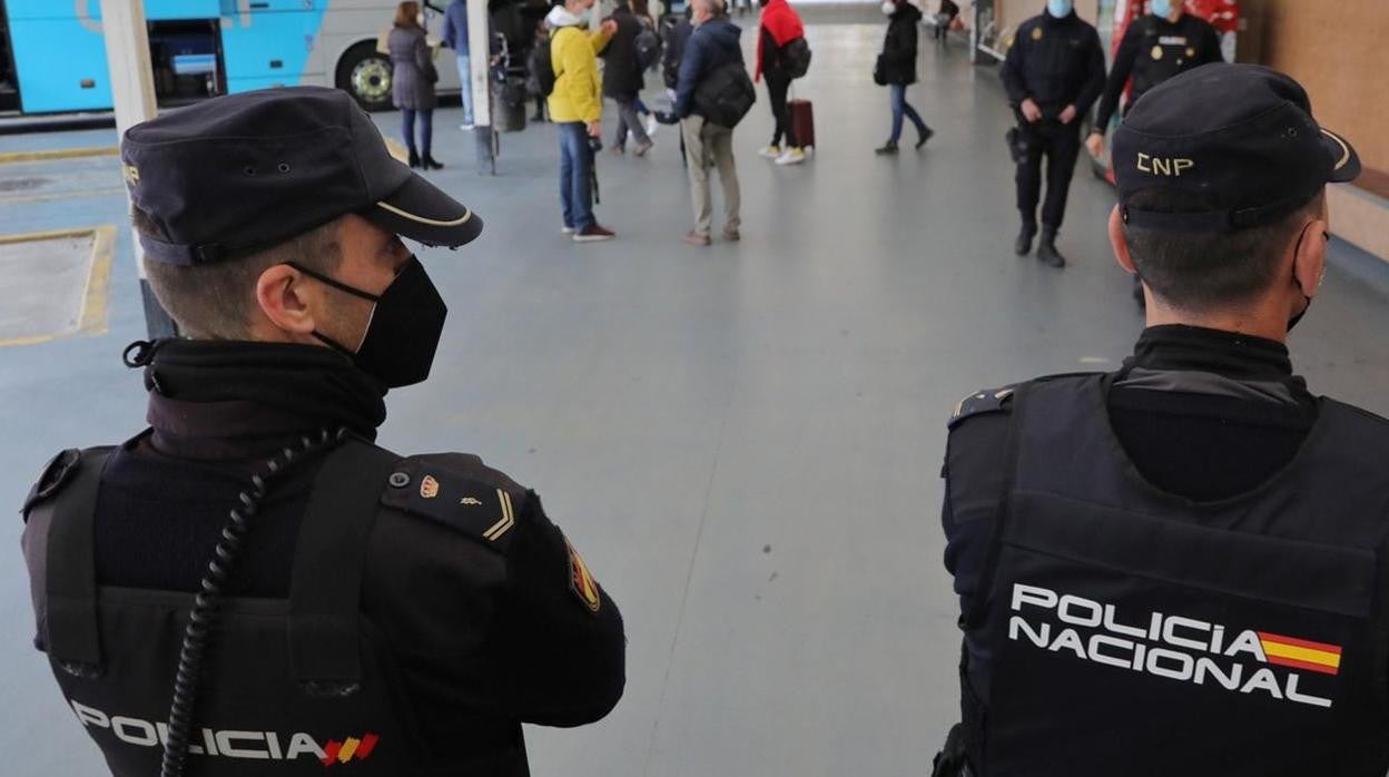 Controles en la estación de autobús de Valladolid ante el cierre perimetral