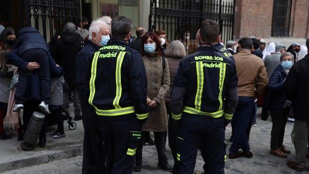 La iglesia de la Paloma reabre con una misa homenaje a las víctimas de la explosión de la calle Toledo