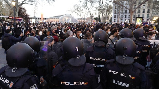 La Policía impide que la extrema izquierda tome el Paseo del Prado