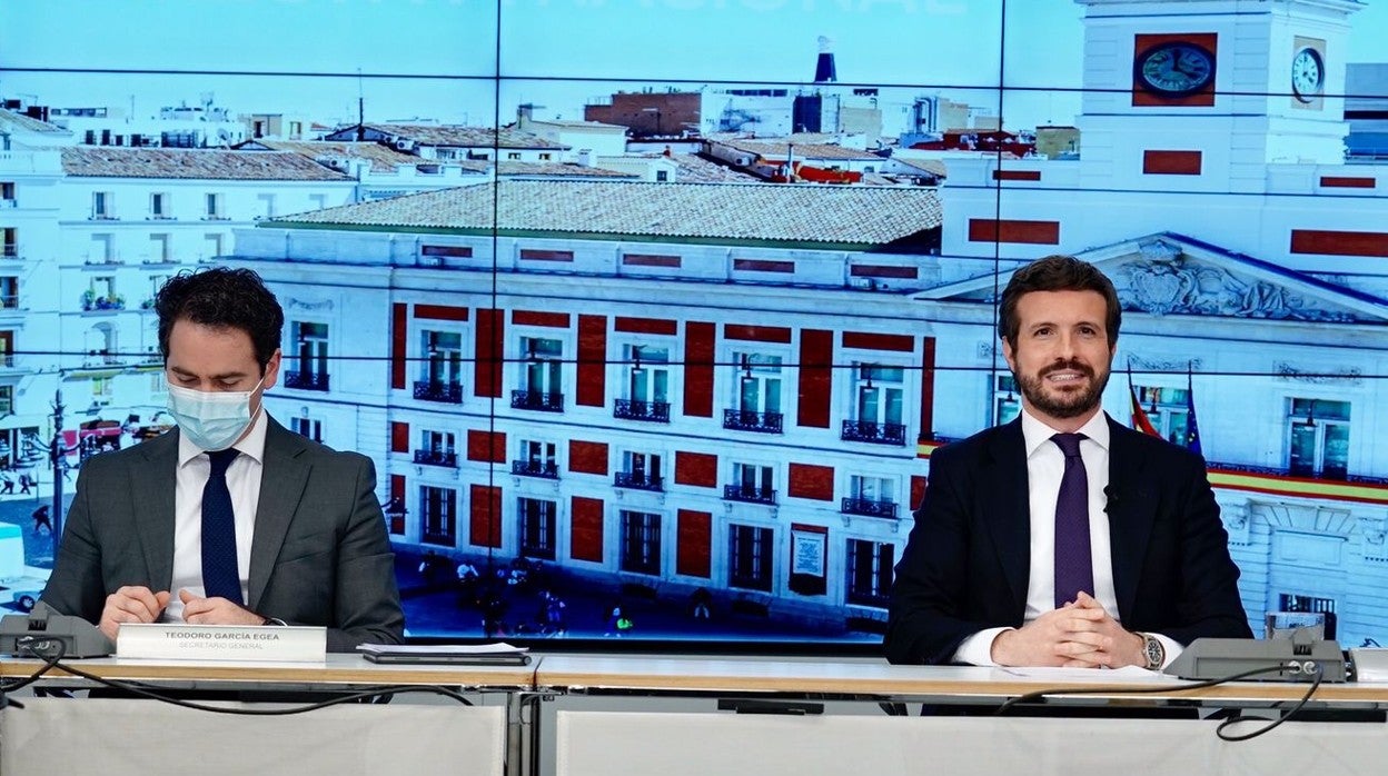 Teodoro García Egea y Pablo Casado, en la Junta Directiva Nacional del PP