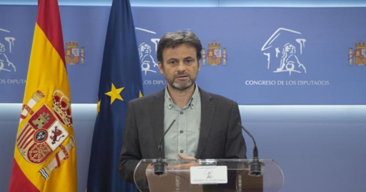 El presidente del grupo parlamentario de Unidas Podemos en el Congreso, Jaume Asens, interviene en una rueda de prensa en el Congreso de los Diputados