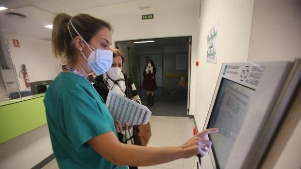 Coronavirus Galicia: vuelven a caer contagios, casos activos y hospitalizados antes de reunirse el subcomité clínico