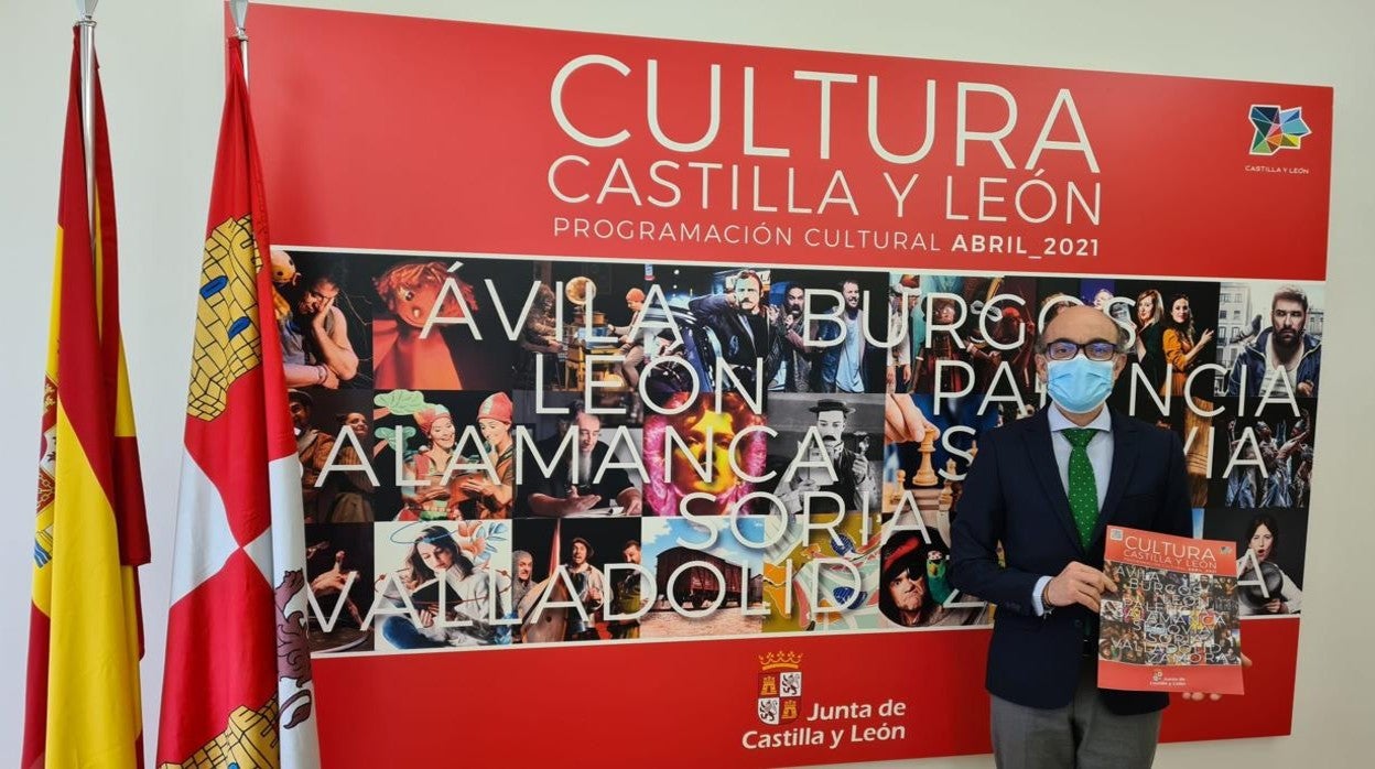 El consejero de Cultura, Javier Ortega, durante la presentación de la programación cultural de abril