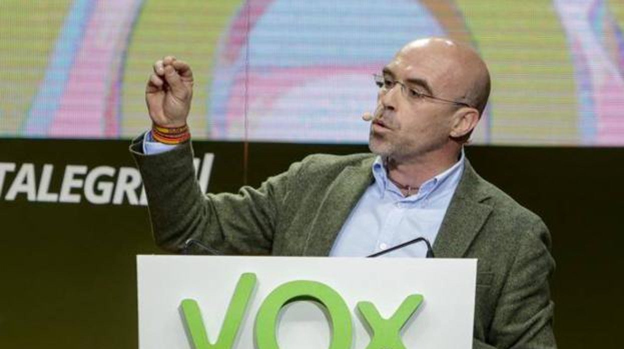 y quEl portvoz del Comité de Acción Política de Vox, Jorge Buxadé