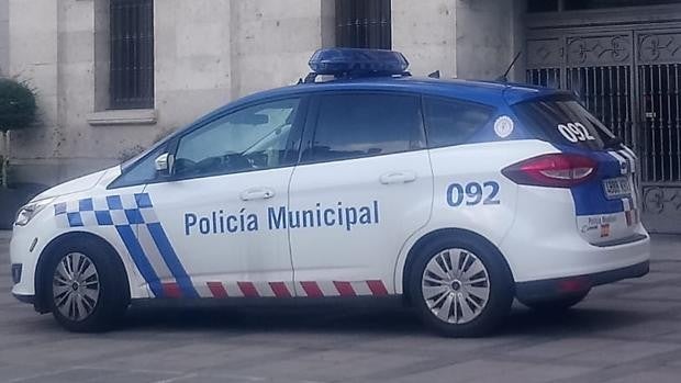 Denunciado por cambiarse la ropa al volante, conducir ebrio y sin carné