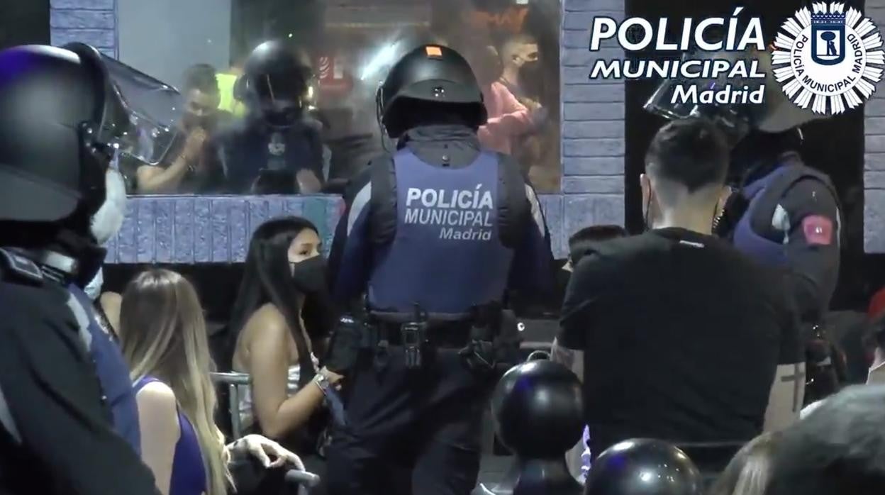 La Policía Municipal interviene en una fiesta ilegal en un local de Madrid