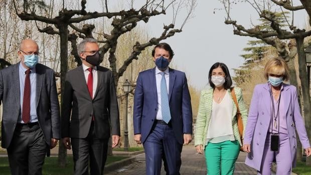 El Gobierno rectifica y decide pactar con las comunidades la ley sobre el uso de las mascarillas