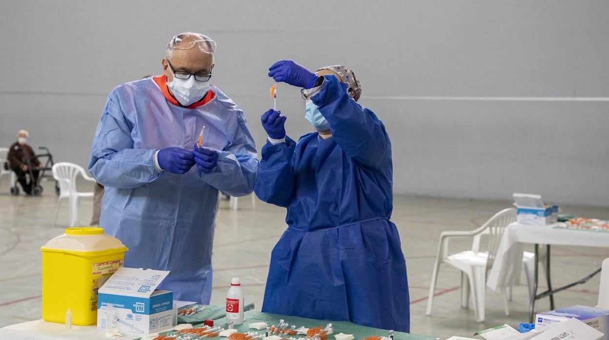 Vacunación masiva a mayores de 80 años en Santa Marta de Tormes (Salamanca)