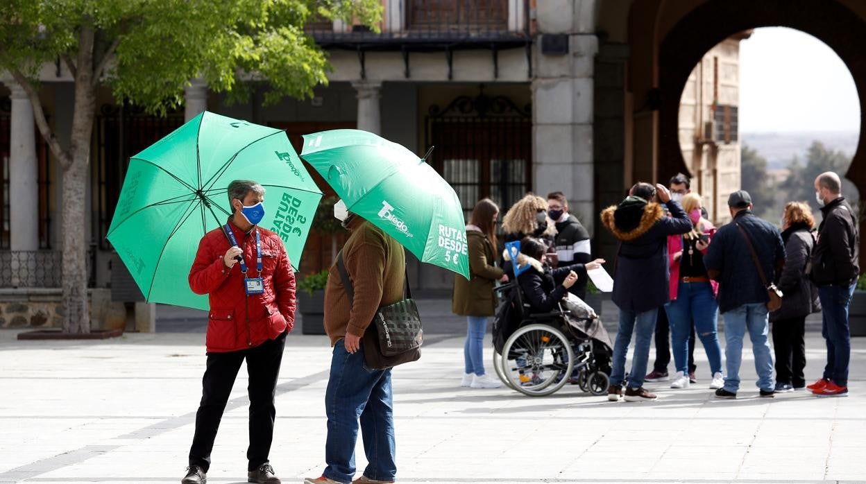 Las rutas turísticas han vuelto a la plaza de Zocodover de Toledo