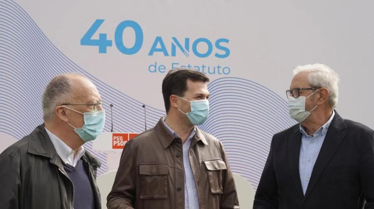 Fernando González Laxe, Emilio Pérez Touriño y Gonzalo Caballero en el acto de celebración