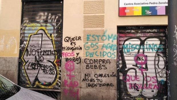 Vandalizan la sede de COGAM con pintadas contra la Ley Trans: 'Cuerpo equivocado = Patriarcado'