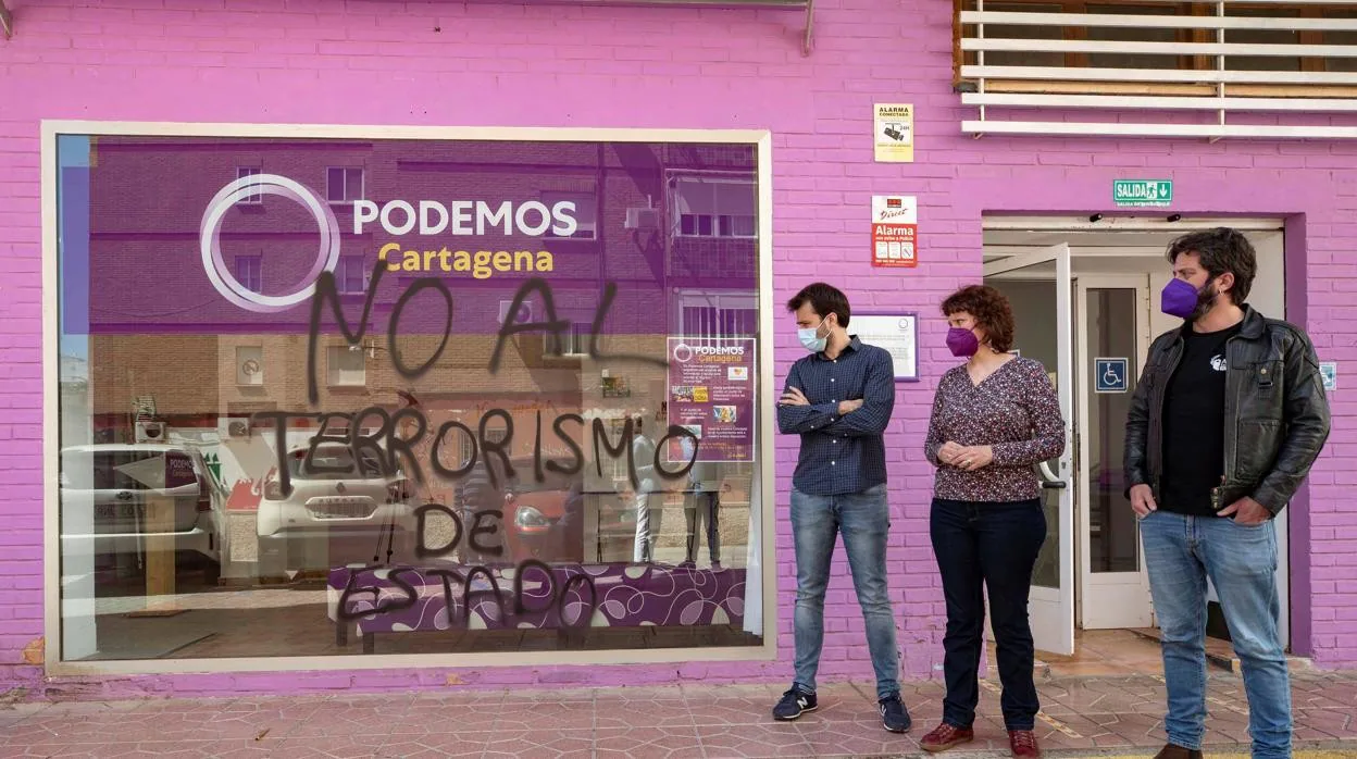 Sede de Podemos en Cartagena con pintadas