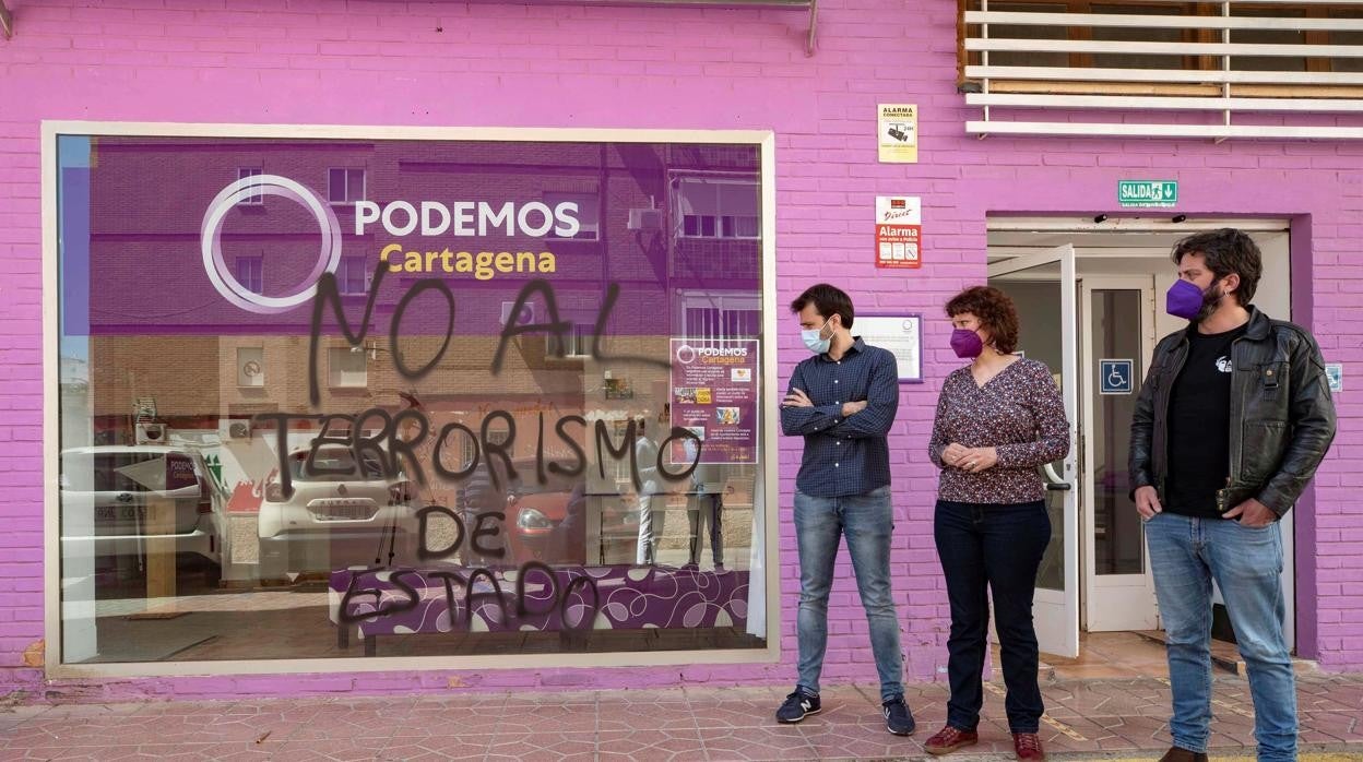 Sede de Podemos en Cartagena con pintadas