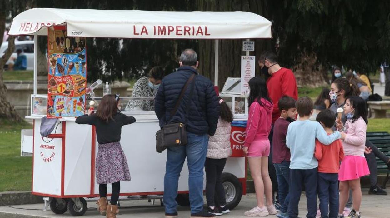 Ambiente en el centro de Santiago, en una imagen reciente