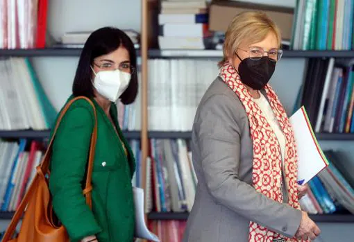 Imagen de la ministra de Sanidad, Carolina Darias, junto a la consellera valenciana Ana Barceló