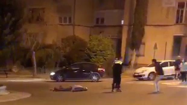 Un joven apuñala a su padre en plena calle en Tarazona y el juzgado lo deja en libertad