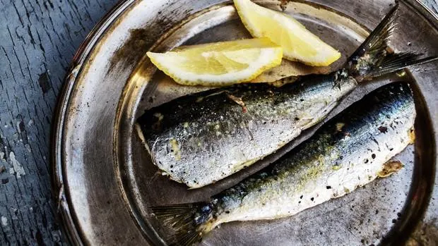 Comer sardinas, caballa, salmón o atún reduce el riesgo de tener Alzheimer