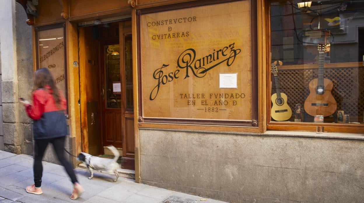 La fachada de la tienda de Guitarras Ramírez, este martes