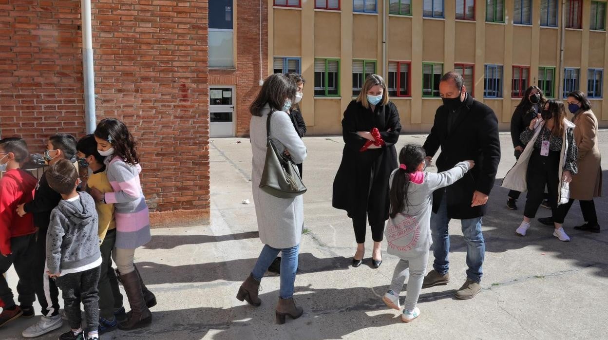 Blanco, ayer en el Colegio Cristóbal Colón, en el barrio de los Pajarillos (Valladolid)