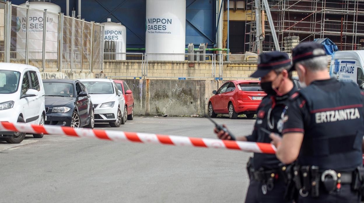 Un varón ha fallecido este jueves ahogado tras saltar a la ría en Bilbao intentando escapar de la Ertzaintza