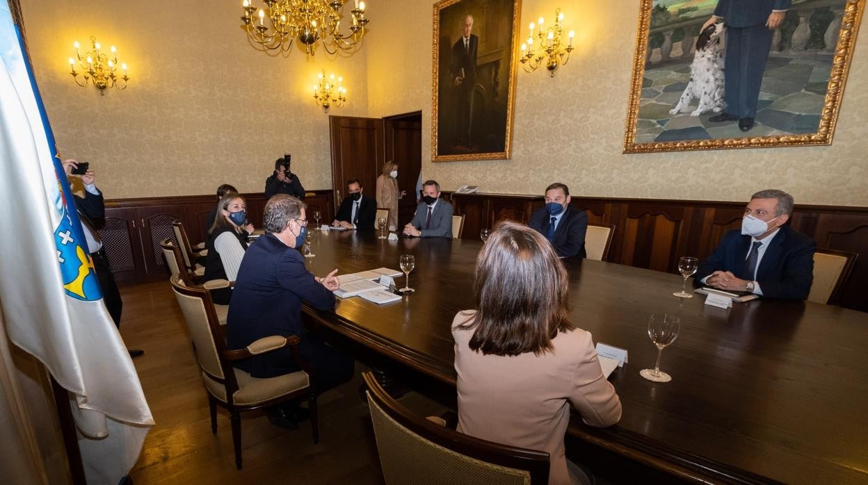 REunión entre Feijóo y Ábalos esta mañana en Santiago de Compostela