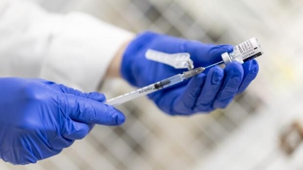 Sanidad amplía el servicio para resolver dudas sobre la vacunación del coronavirus en Valencia
