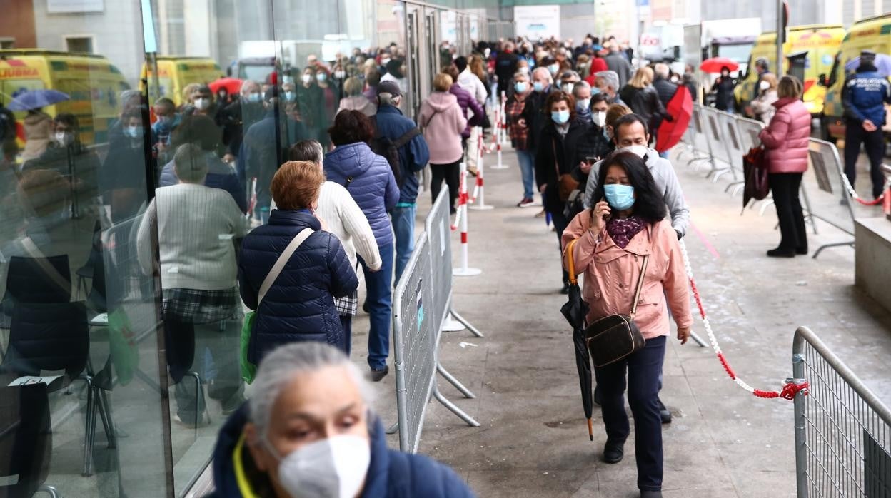Las colas de vacunación, este viernes, a las puertas del Wizink Center