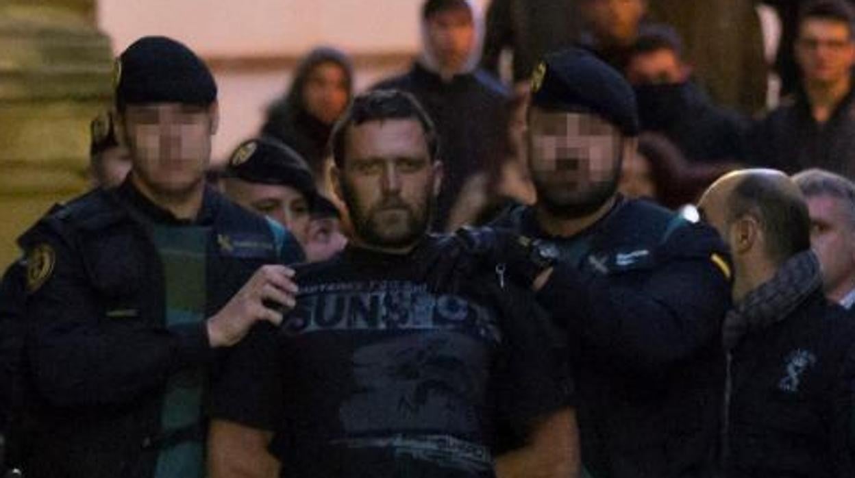 El exmilitar serbio Norbert Feher, apodado «Igor el Ruso», cuando fue detenido tras el triple crimen de Teruel, en diciembre de 2017