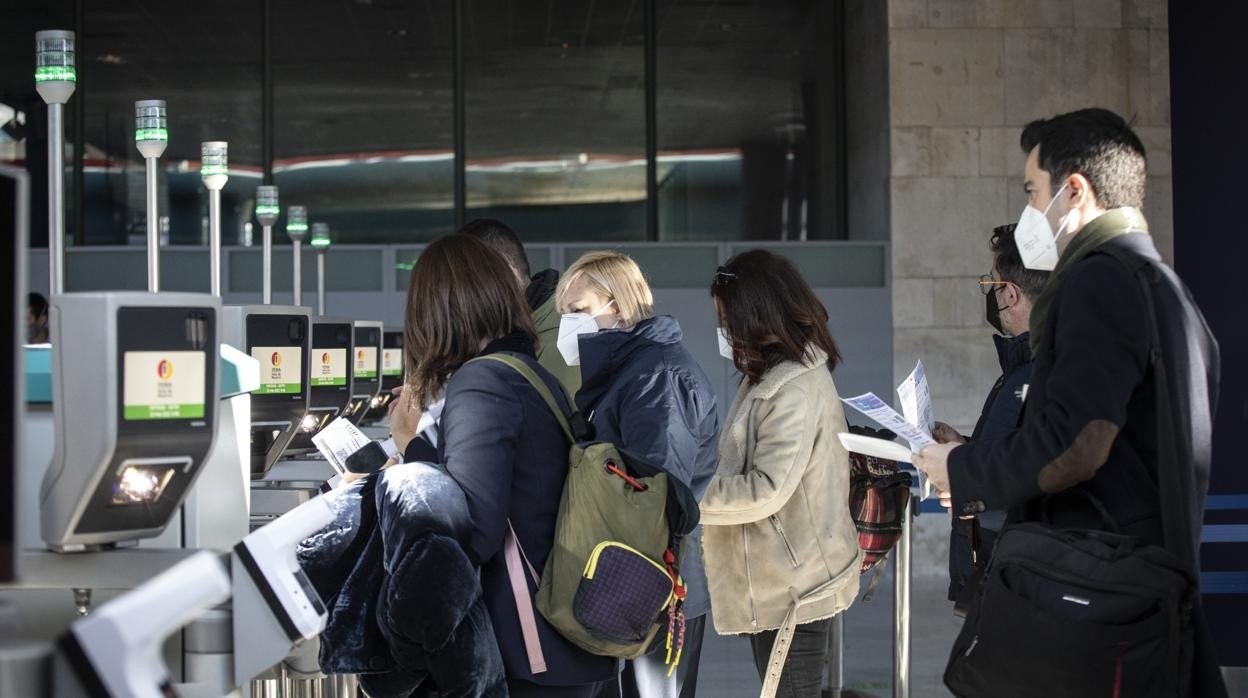 Visitantes de la primera feria presencial de Ifema, el pasado 22 de marzo