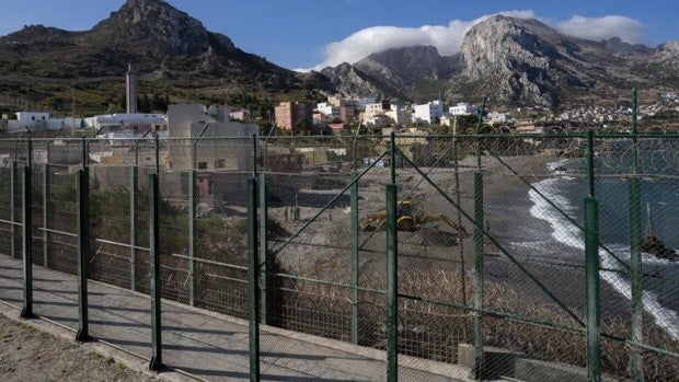 Contenido un asalto a la valla de Ceuta con al menos una devolución en caliente