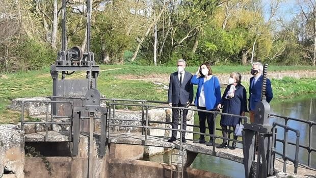 La esclusa 13 de Canal de Castilla se rejuvenece y deja atrás un punto negro de las carreteras