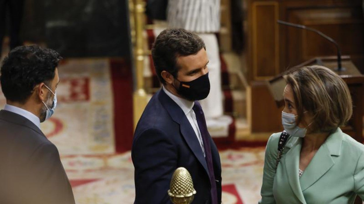 Pablo Casado y Cuca Gamarra, en el Pleno del Congreso de los Diputados