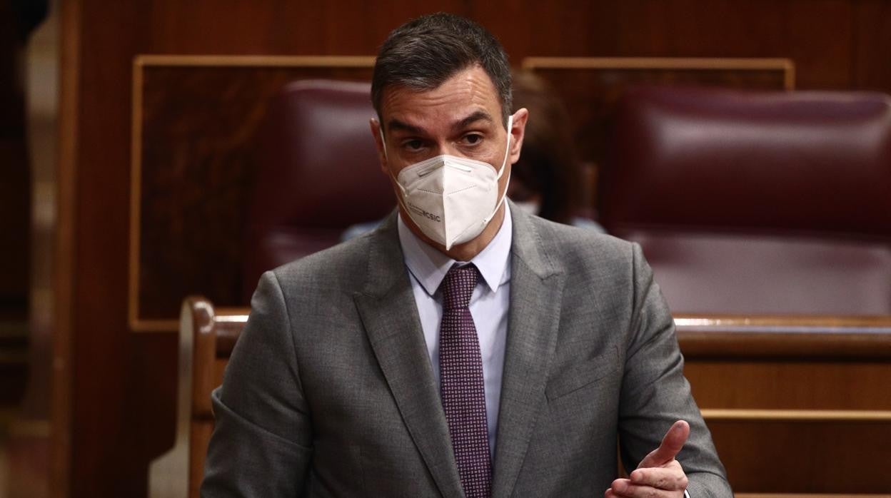 El presidente del Gobierno, Pedro Sánchez, interviene durante una sesión de control al Gobierno