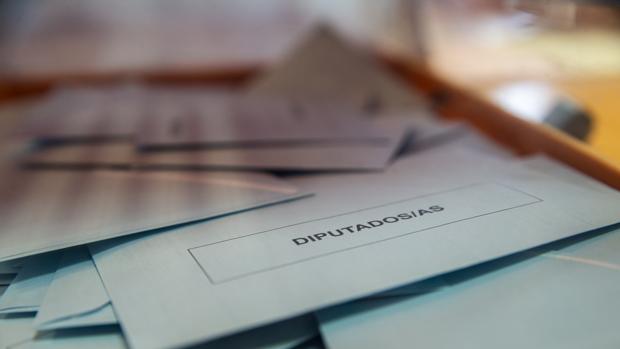 Elecciones Madrid: ¿por qué se celebran en un día laborable y no en domingo como es habitual?