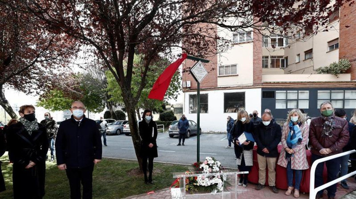 Momento del homenaje a Tomás Caballero Pastor, concejal de UPN del Ayuntamiento de Pamplona